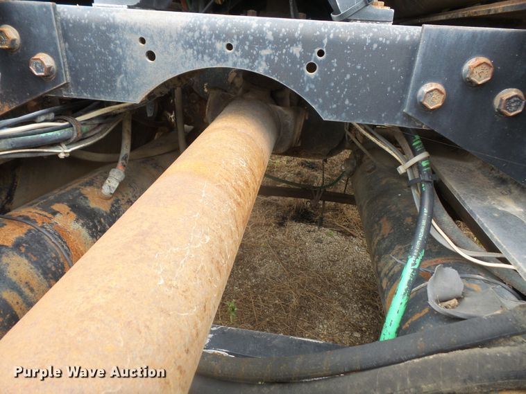 image for item DE2425 1990 International 9400 truck cab and chassis