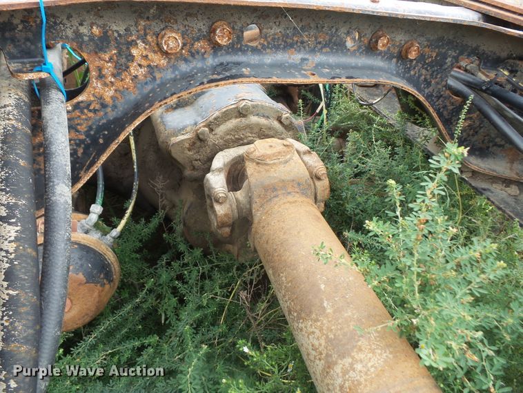 image for item DE2425 1990 International 9400 truck cab and chassis