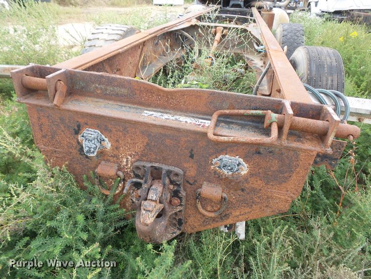 image for item DE2425 1990 International 9400 truck cab and chassis