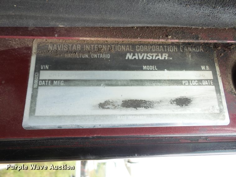 image for item DE2425 1990 International 9400 truck cab and chassis