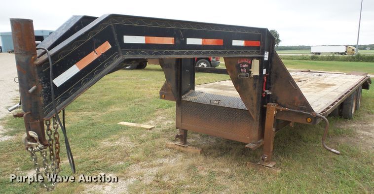 image for item DE2427 2006 Lamar equipment trailer