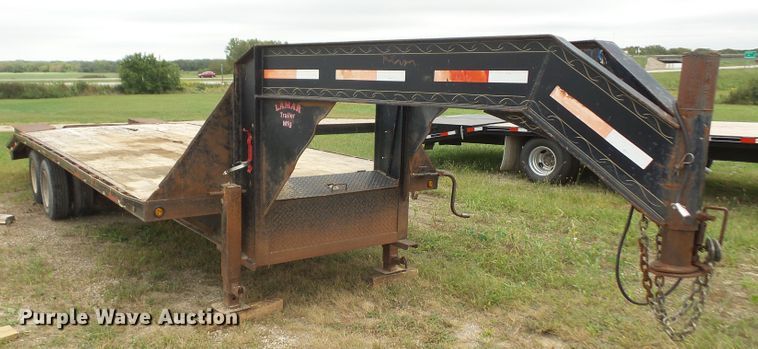 image for item DE2427 2006 Lamar equipment trailer