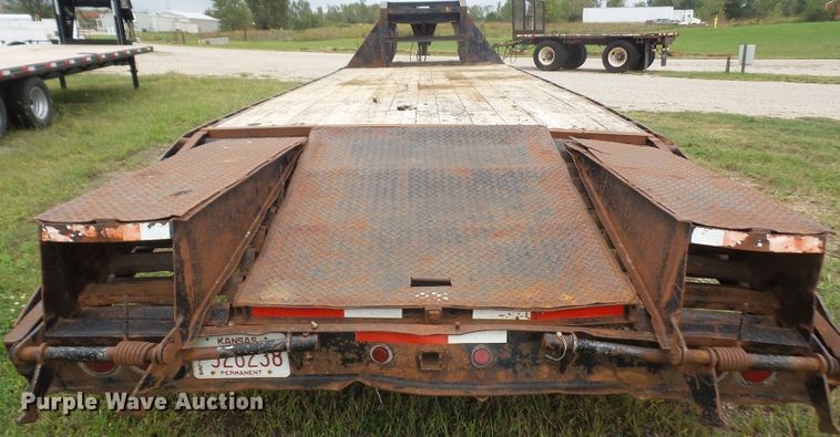 image for item DE2427 2006 Lamar equipment trailer