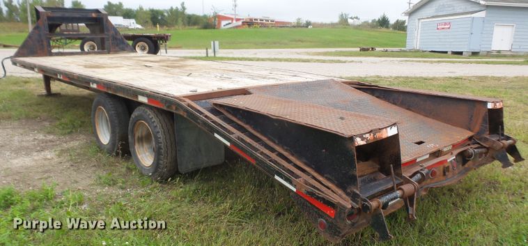 image for item DE2427 2006 Lamar equipment trailer