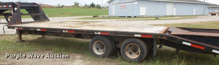 image for item DE2427 2006 Lamar equipment trailer