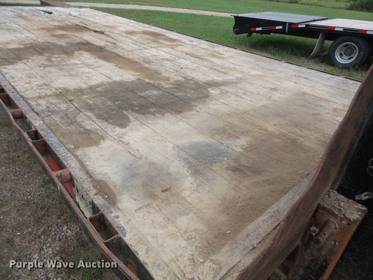 image for item DE2427 2006 Lamar equipment trailer