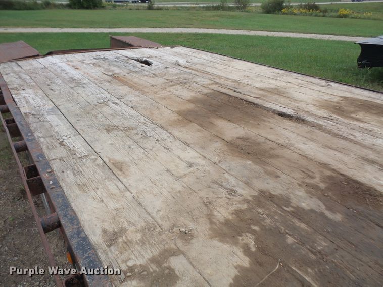 image for item DE2427 2006 Lamar equipment trailer