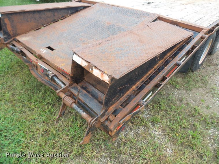 image for item DE2427 2006 Lamar equipment trailer