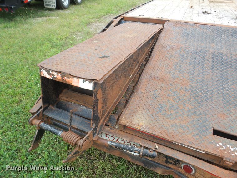 image for item DE2427 2006 Lamar equipment trailer