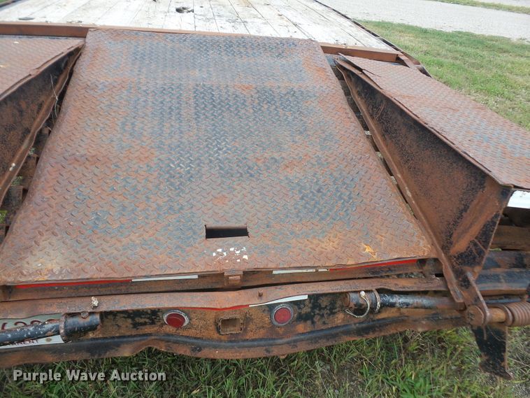 image for item DE2427 2006 Lamar equipment trailer