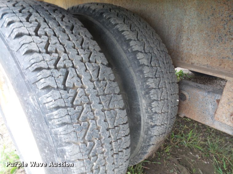 image for item DE2427 2006 Lamar equipment trailer