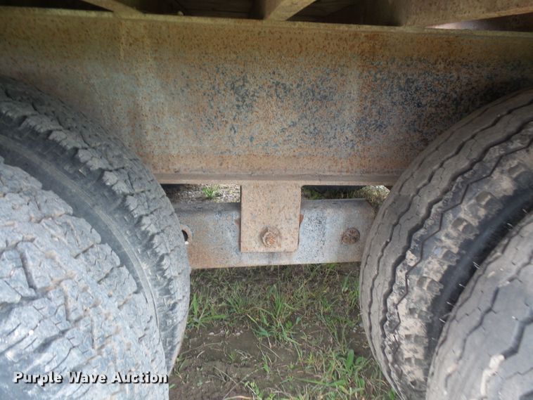 image for item DE2427 2006 Lamar equipment trailer