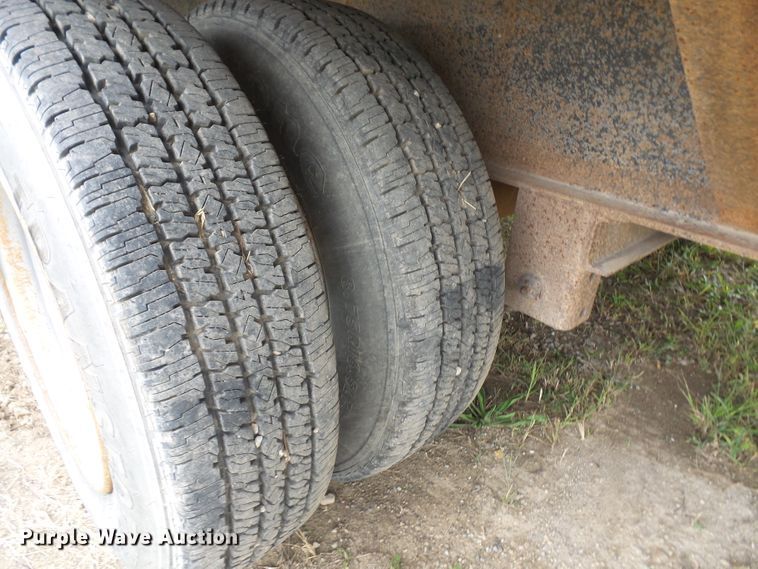 image for item DE2427 2006 Lamar equipment trailer