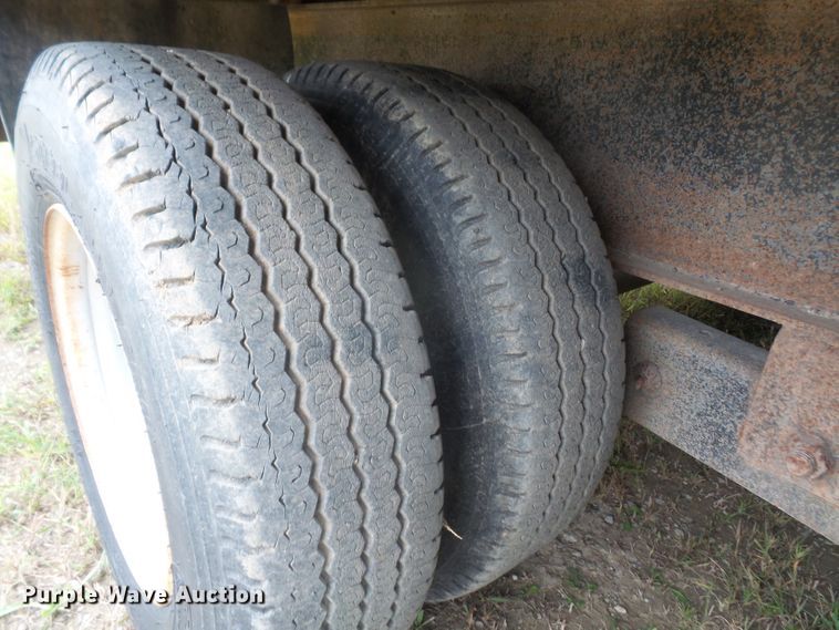 image for item DE2427 2006 Lamar equipment trailer