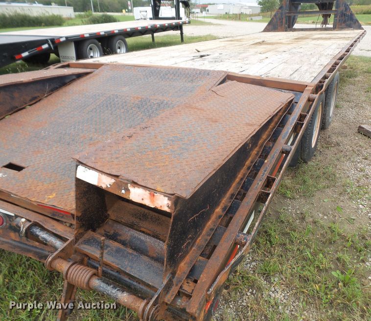 image for item DE2427 2006 Lamar equipment trailer