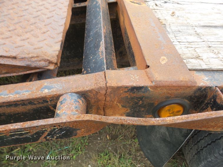 image for item DE2427 2006 Lamar equipment trailer