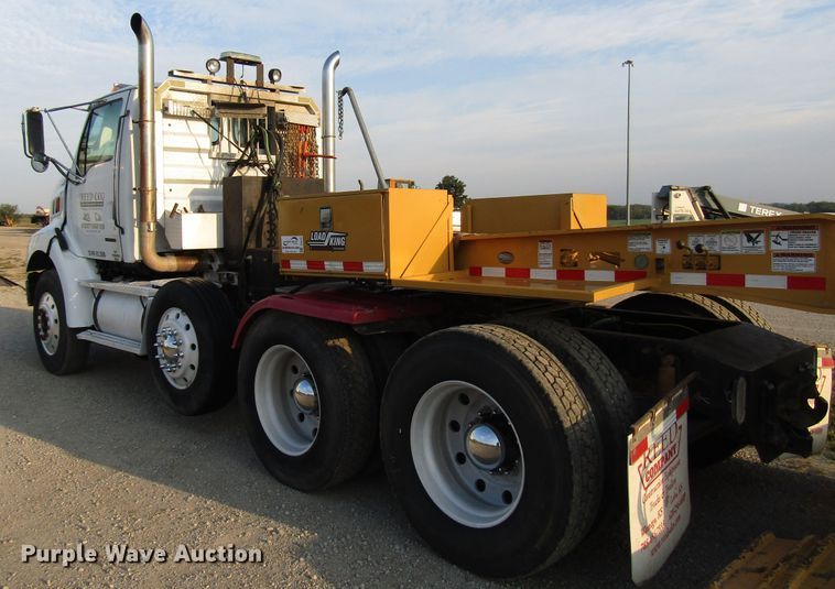 image for item DG8202 1999 Sterling L-Line semi truck