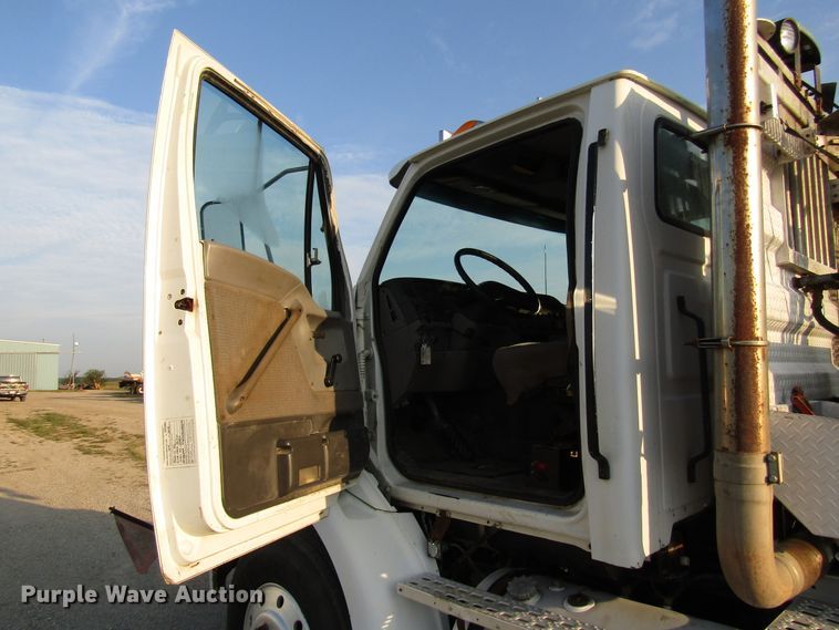 image for item DG8202 1999 Sterling L-Line semi truck