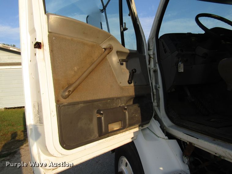 image for item DG8202 1999 Sterling L-Line semi truck