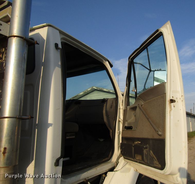 image for item DG8202 1999 Sterling L-Line semi truck