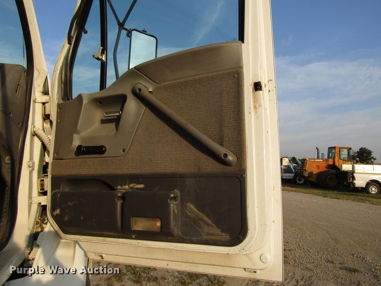 image for item DG8202 1999 Sterling L-Line semi truck