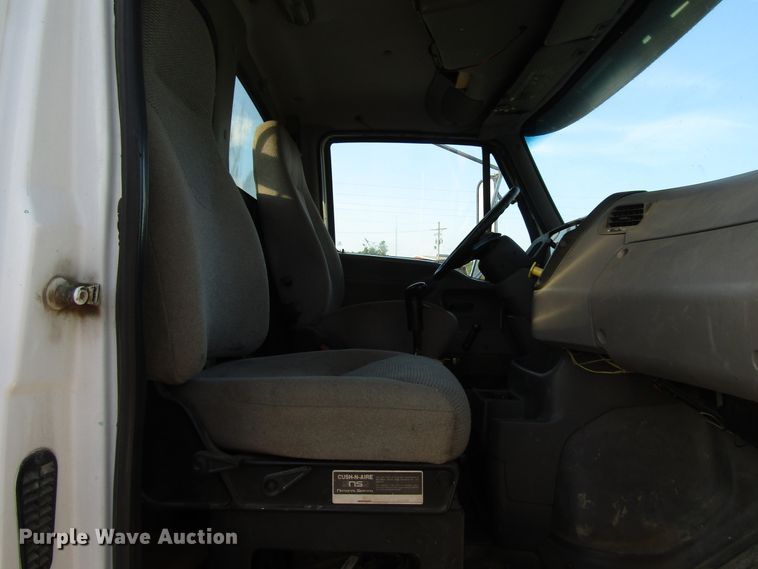 image for item DG8202 1999 Sterling L-Line semi truck