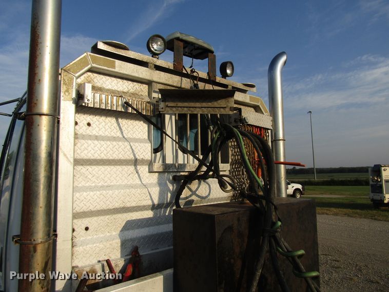 image for item DG8202 1999 Sterling L-Line semi truck