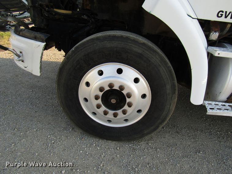 image for item DG8202 1999 Sterling L-Line semi truck