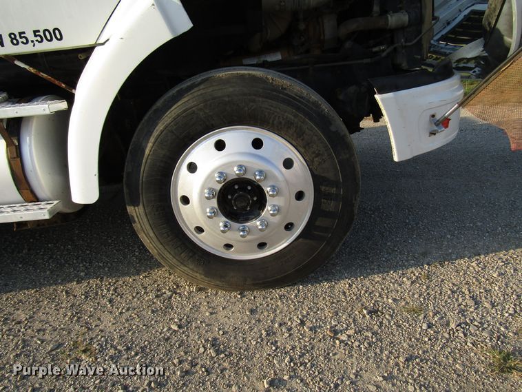 image for item DG8202 1999 Sterling L-Line semi truck