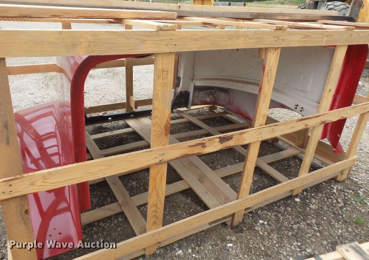 image for item FB9305 International 9400 truck hood