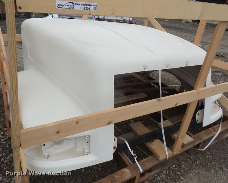 image for item FB9306 International 9400 truck hood