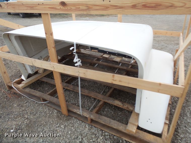 image for item FB9306 International 9400 truck hood