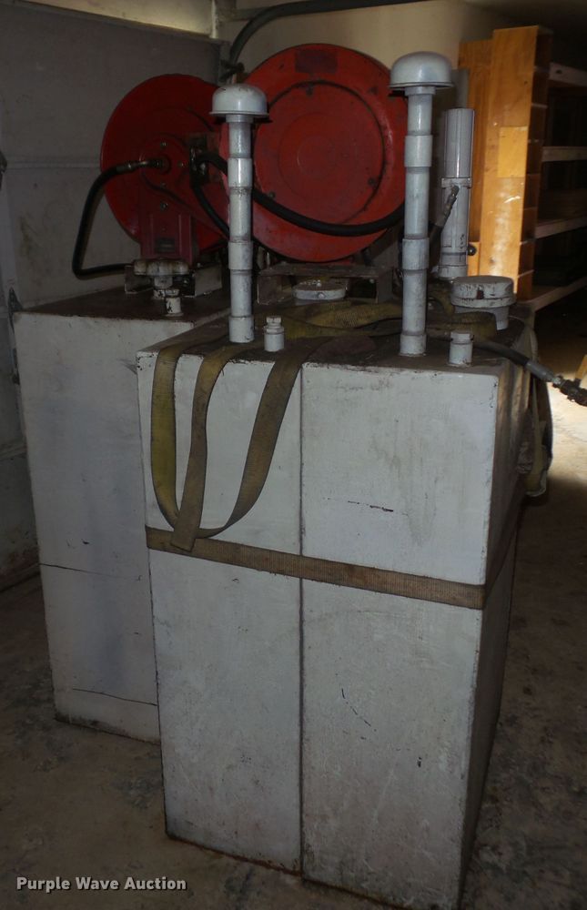 image for item FB9315 (4) lube tanks