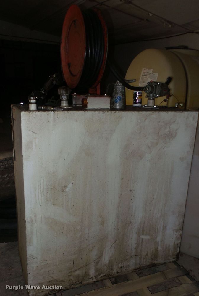 image for item FB9315 (4) lube tanks