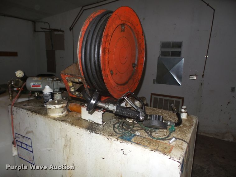 image for item FB9315 (4) lube tanks