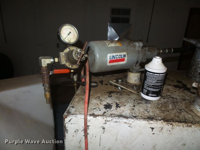 image for item FB9315 (4) lube tanks