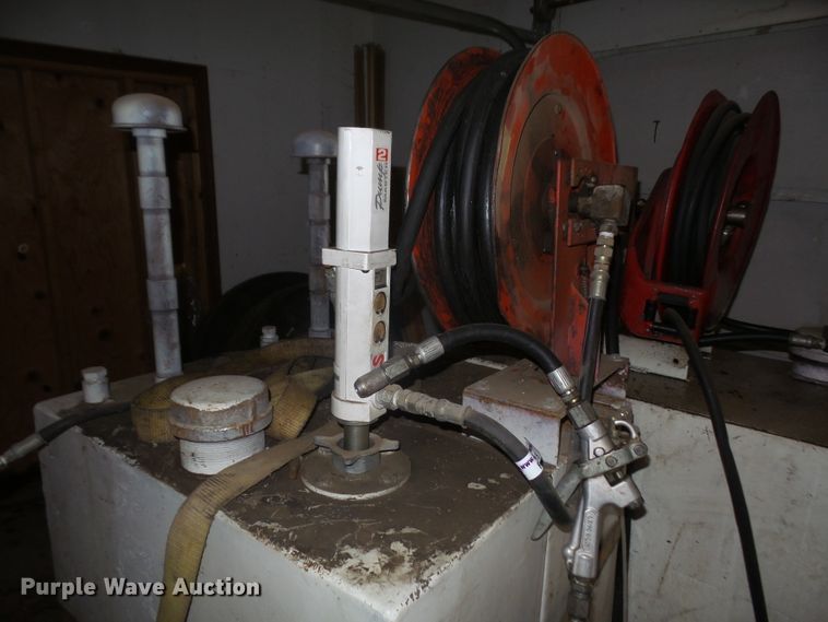 image for item FB9315 (4) lube tanks