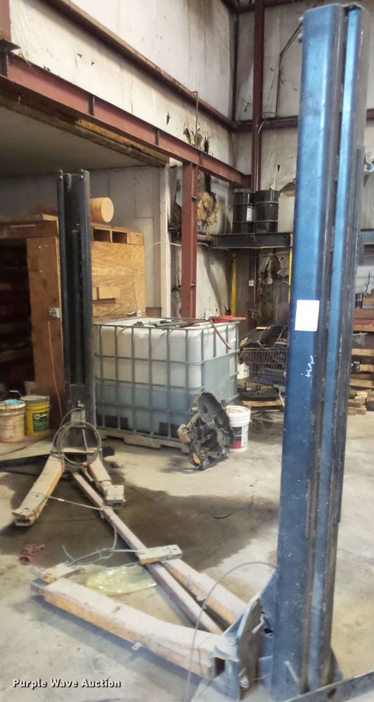 Two post automotive lift in Lebo, KS Item FB9327 sold Purple Wave