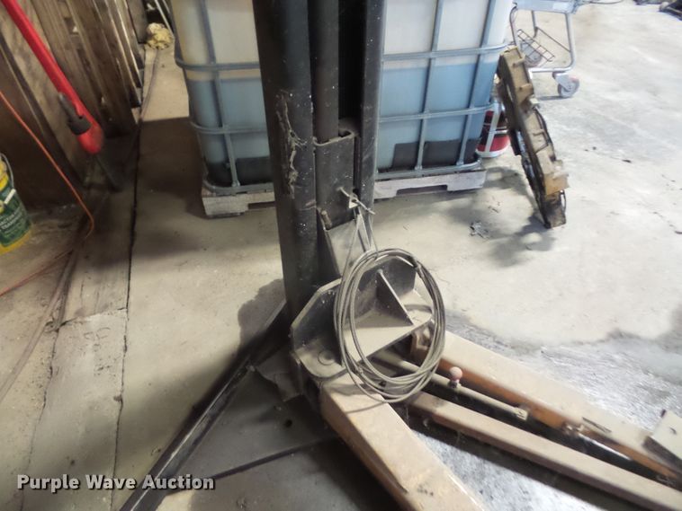 image for item FB9327 Two post automotive lift