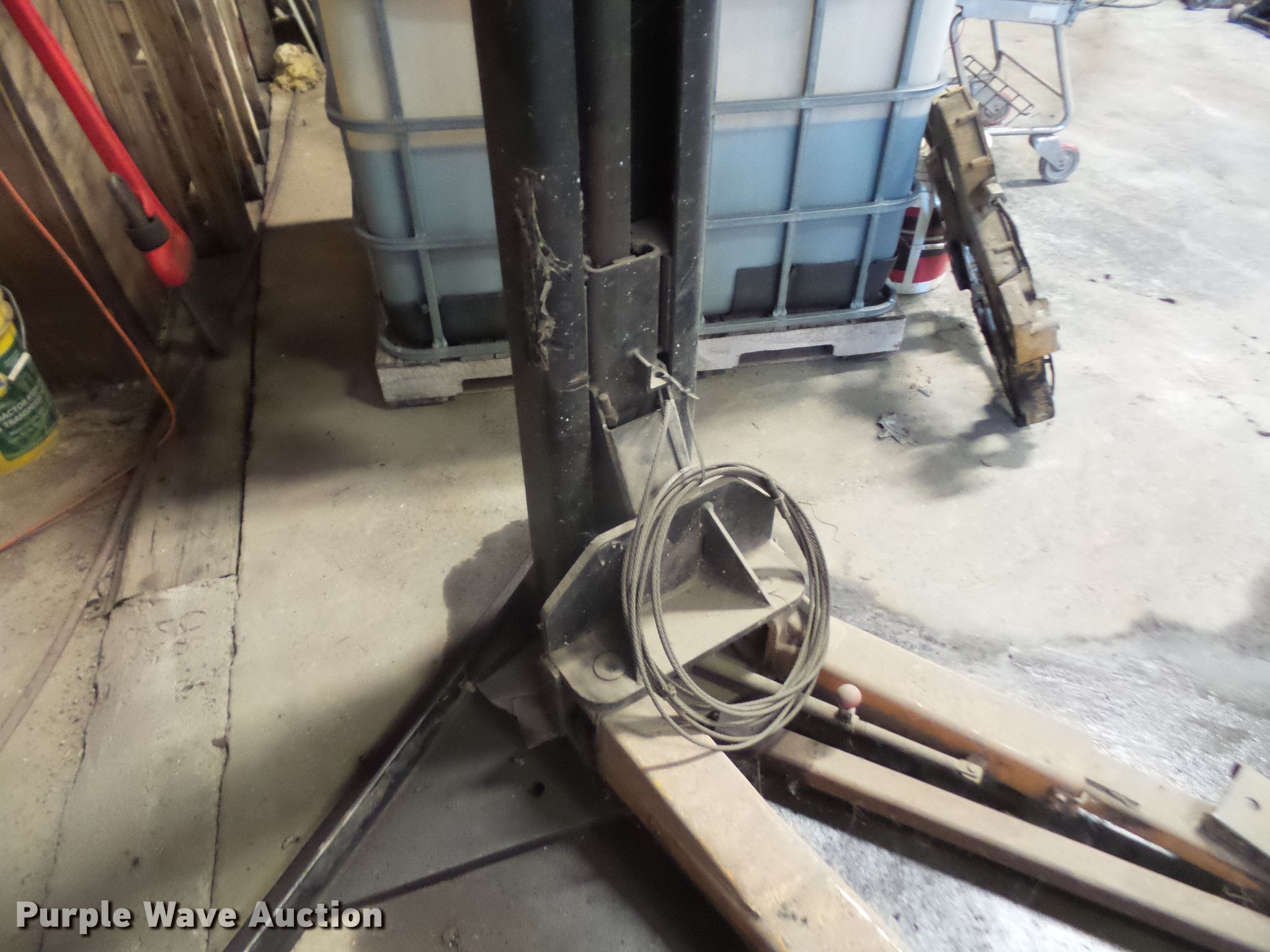 Two post automotive lift in Lebo, KS Item FB9327 sold Purple Wave