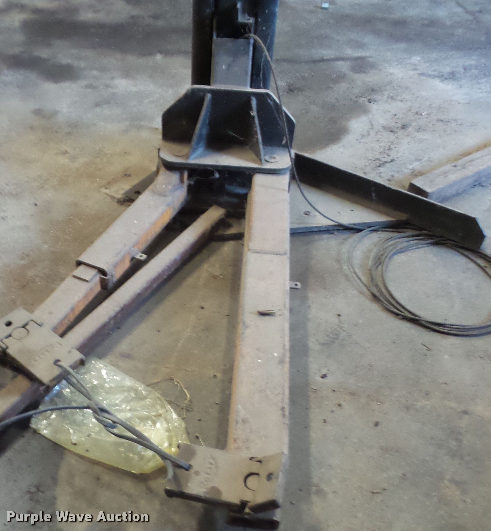 Two post automotive lift in Lebo, KS Item FB9327 sold Purple Wave