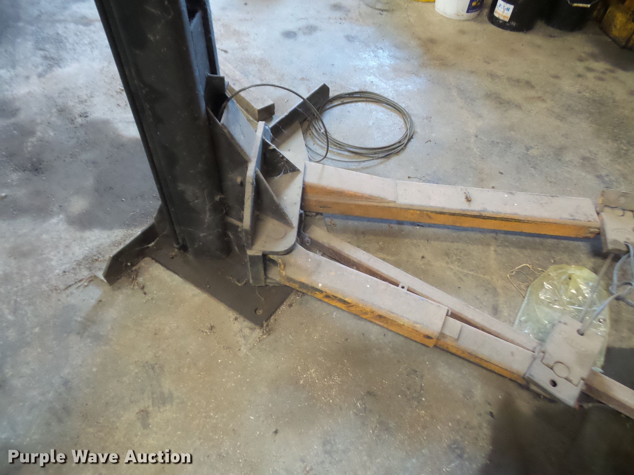 Two post automotive lift in Lebo, KS Item FB9327 sold Purple Wave