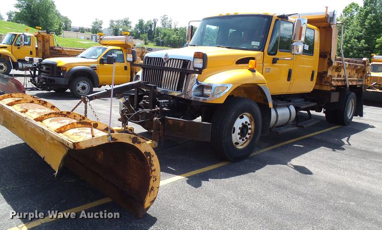 image for item DB2179 2005 International 7400 Crew Cab dump truck