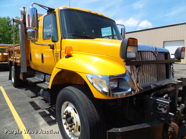 image for item DB2179 2005 International 7400 Crew Cab dump truck