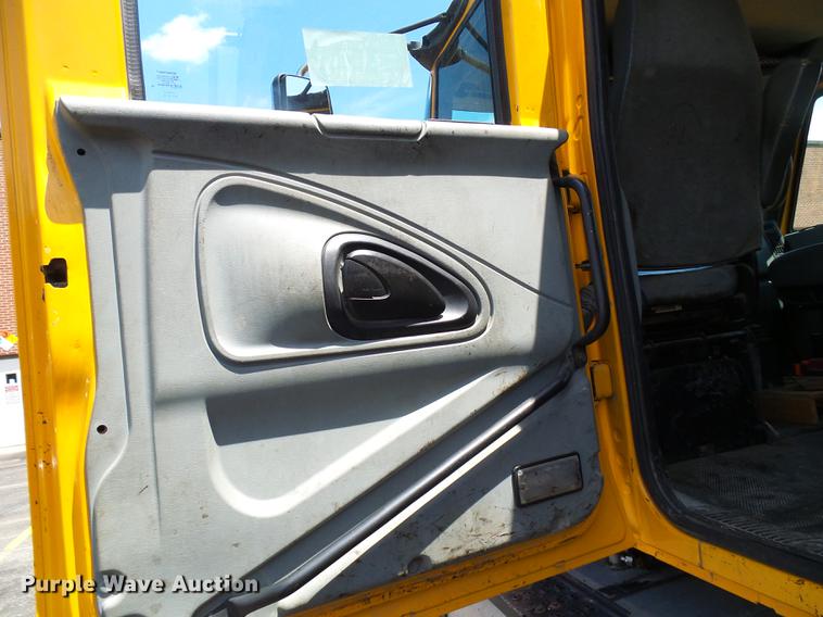 image for item DB2179 2005 International 7400 Crew Cab dump truck