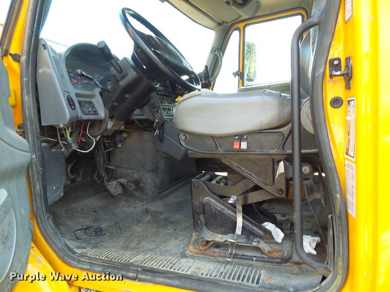 image for item DB2179 2005 International 7400 Crew Cab dump truck