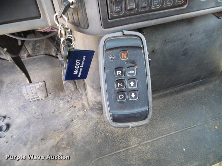 image for item DB2179 2005 International 7400 Crew Cab dump truck