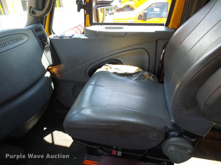 image for item DB2179 2005 International 7400 Crew Cab dump truck