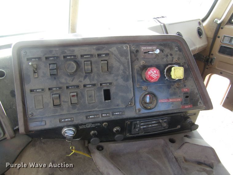 image for item DB4973 1985 International COF9670 Series XL semi truck