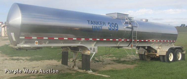 image for item DB4974 1986 Walker 304SS tank trailer